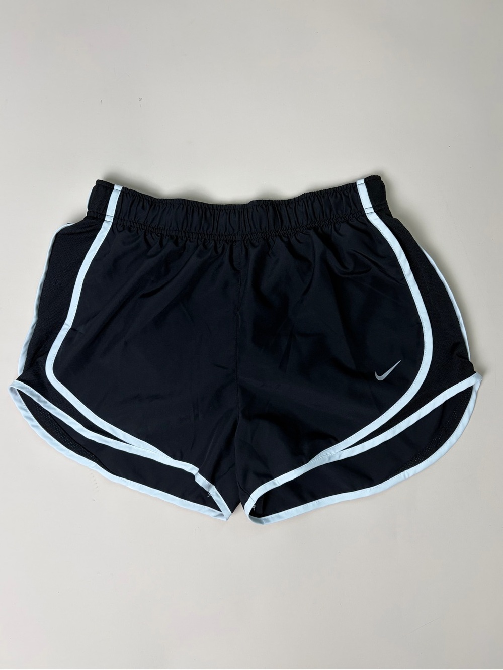 Nike Tempo Dri-FIT Running Shorts Women’s Medium Black White
